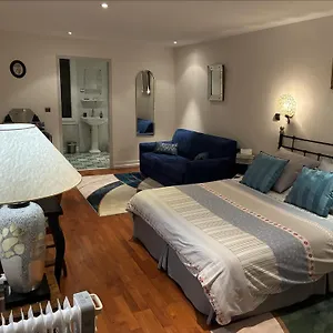 https://villa-atmosphere-a-lile-verte.hotels-rhonealpes.com